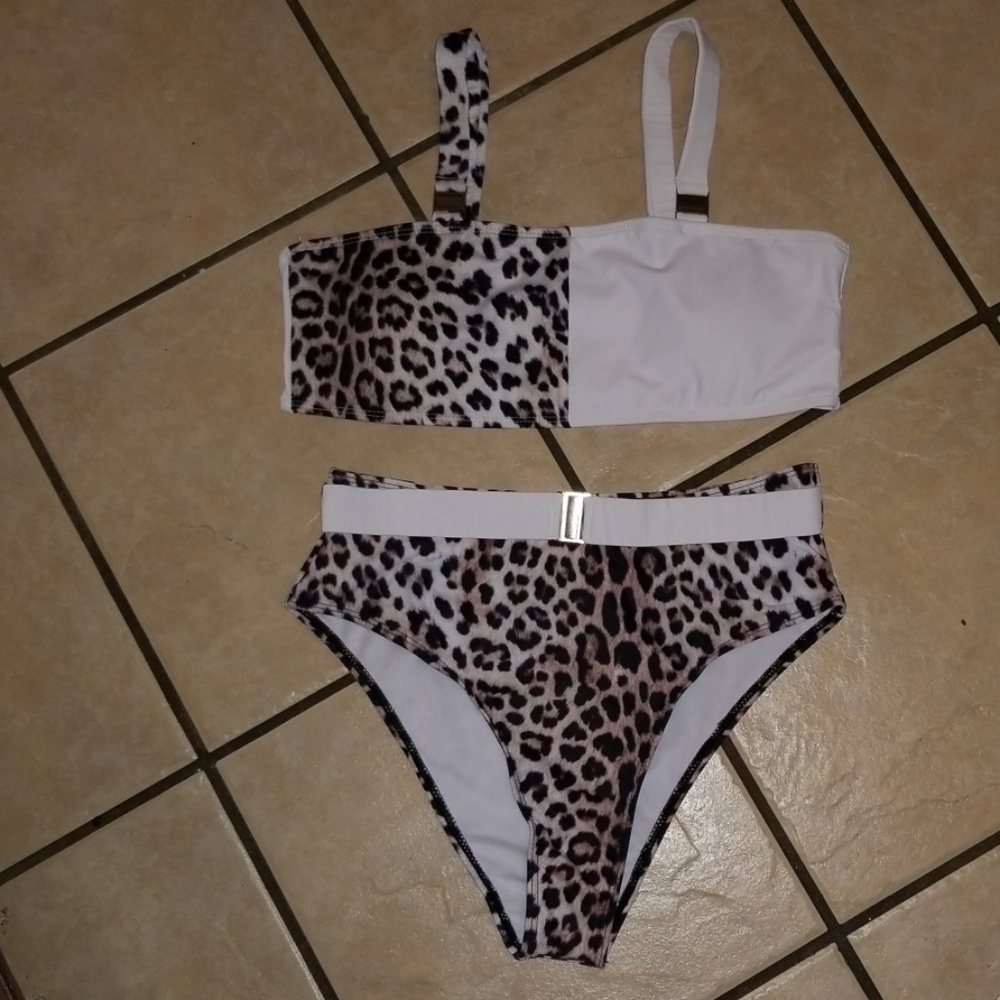 Leopard print bikini - Picture 6 of 8